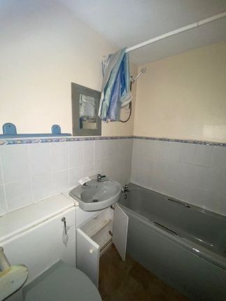 49, Rye Grove, Merseyside photo 4