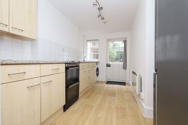 Stockwell Terrace, London photo 5