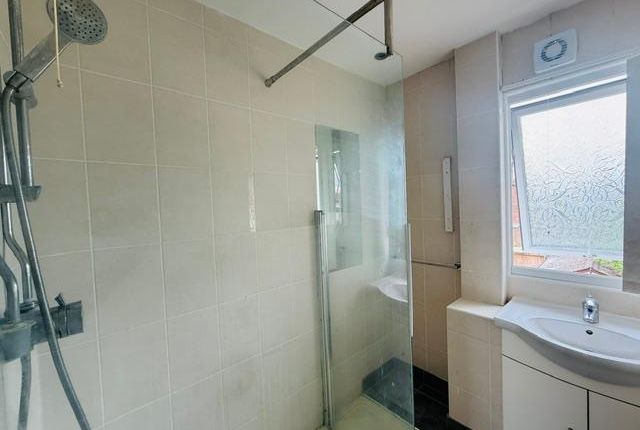 ., Common Road, Langley photo 5