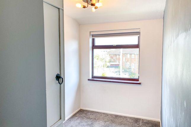 54, Doles Crescent, Barnsley photo 5