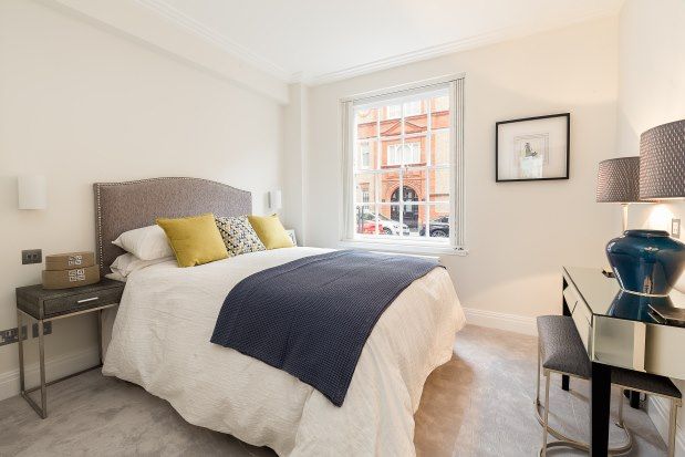 Flat to rent in Tite Street, London