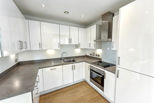 4 Lyle Apartments, 19, Shackleton Way, London photo 4