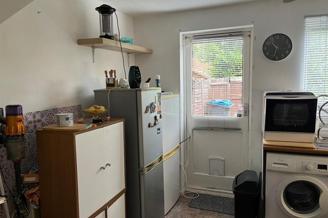 2b, Courtney Road, London photo 3