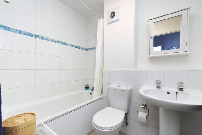Flat 19, Ladywell Heights, London photo 3