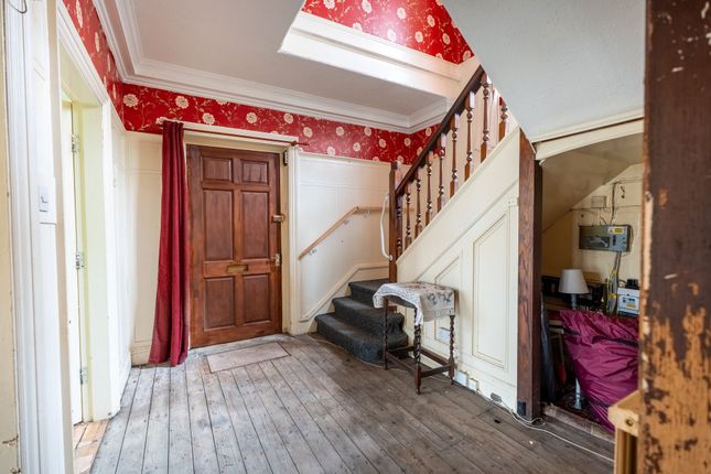24 Gledhow Wood Road, Leeds photo 5