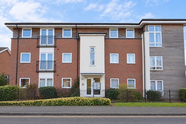 2-bed flat on Amersham Road, Reading, £250,000