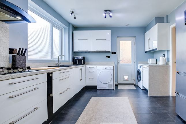 4, Wasteneys Road, Sheffield photo 3