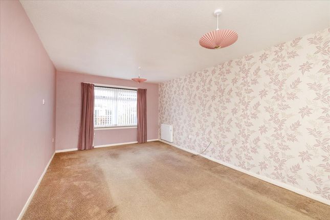 69 Deanburn, Penicuik photo 2