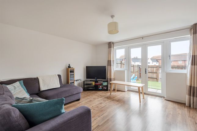 40 Outfield Crescent, Wokingham photo 3