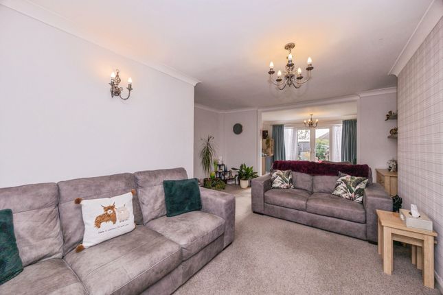 4-bed semi-detached on Galaxie Road, Hampshire, £450,000