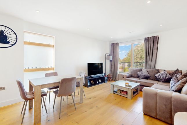 Flat 17, Oak Lodge, Watford photo 4