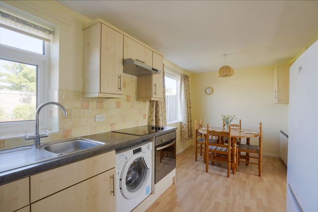 39 Vicarage Close, Cambridge photo 2