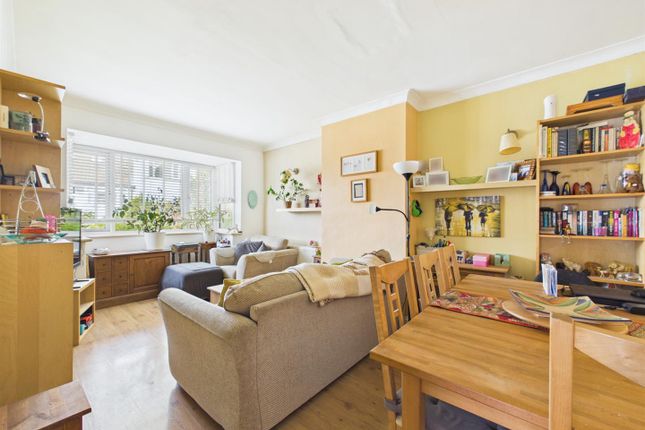 5, Devon Close, Kenley photo 2