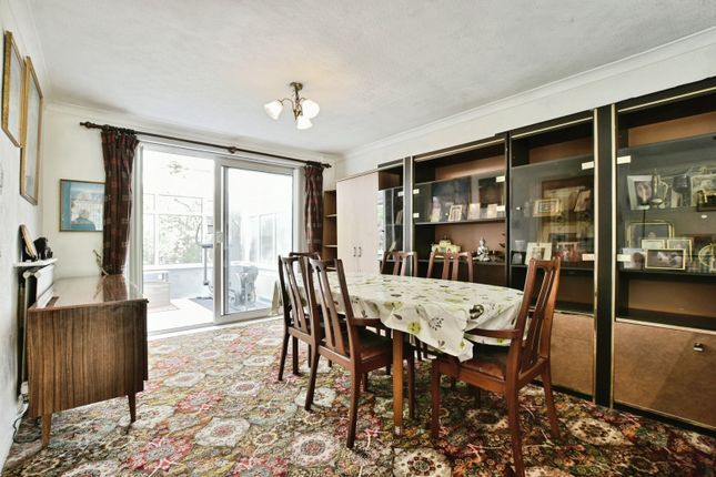 23, Petersfield Drive, Greater Manchester photo 4
