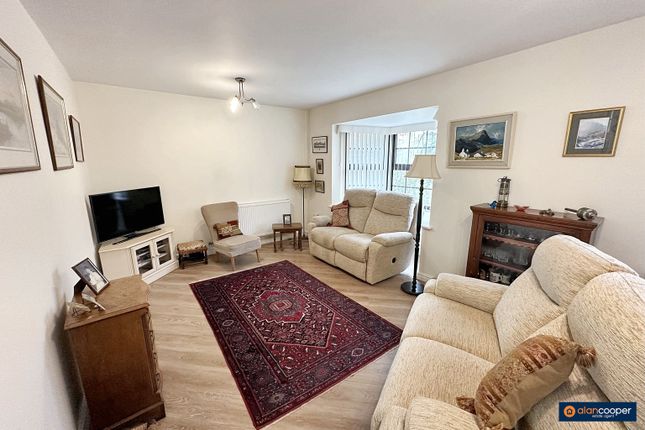 15 Dawlish Close, Nuneaton, Warwickshire photo 3