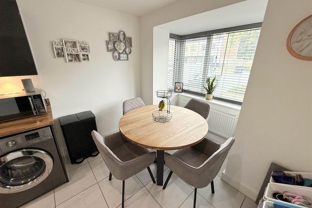 44, Lake View, Doncaster photo 4