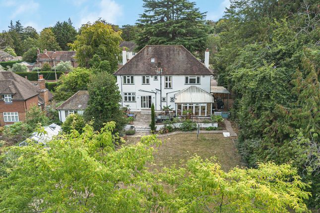 16 The Mount, Leatherhead photo 4