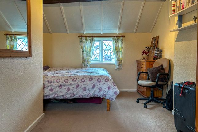 19, Hawthorn Road, Greater Manchester photo 2