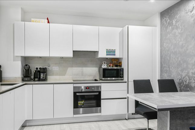 Flat 51, Barratt House, Hounslow photo 4