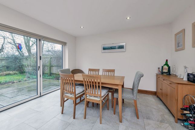4 St. James Court, Royston photo 4
