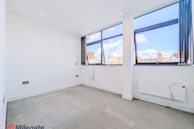 Flat 13 31-33, College Road, Greater London photo 4