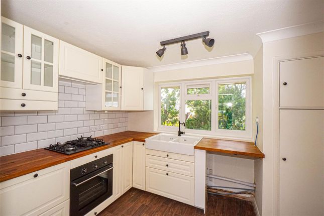 15, Fairlight Gardens, Hastings photo 3