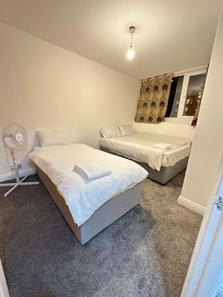 Mews house to rent in Maida Vale, London