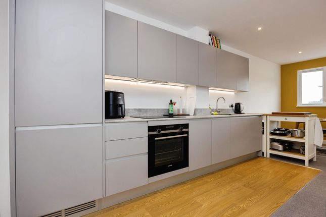 Flat 45, Heron House,, Weyside Park, Godalming photo 2