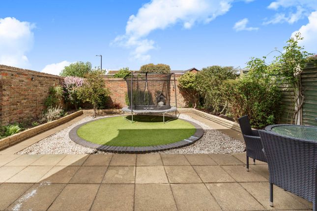Little Melford, Westbrook, Maidenhead photo 4
