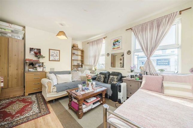 161, Askew Road, London photo 4