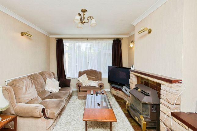 13, Dresden Close, Derby photo 4