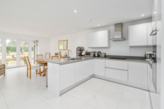 Apt 1 Fairway Lawns Solihull_1.Jpg