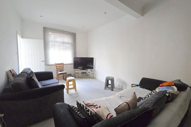 40, Swanfield Road, Waltham Cross photo 4