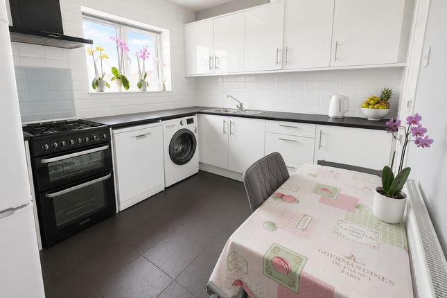 25a, Collier Row Road, Romford photo 3