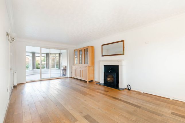 4 Batchelor Way, Uckfield photo 2