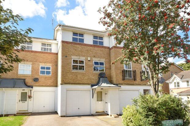 Town house to rent in Helegan Close, Orpington