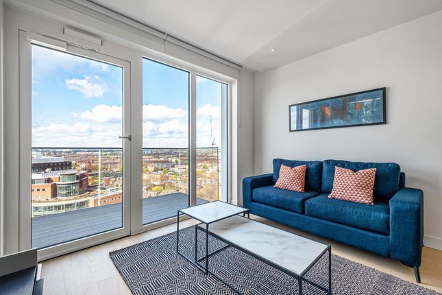 Flat to rent in Belvedere Row, White City Living, London