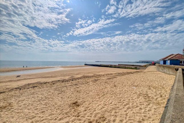 Flat 18,, Ocean View, Princes Esplanade, Walton on the Naze photo 3