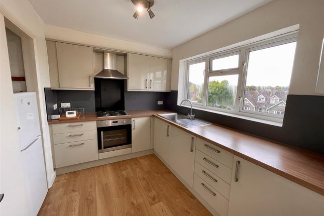 Flat to rent in Park Hill Road, Wallington