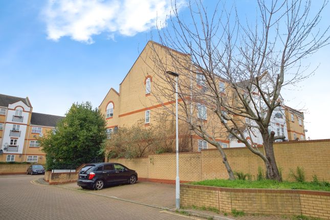 Flat for sale in Angelica Drive, Beckton, London