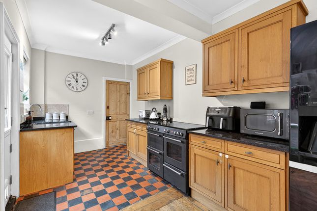 50, Brox Road, Chertsey photo 3