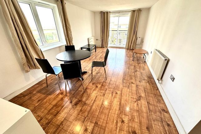 Flat to rent in Newport Ave, Virginia Quay, London