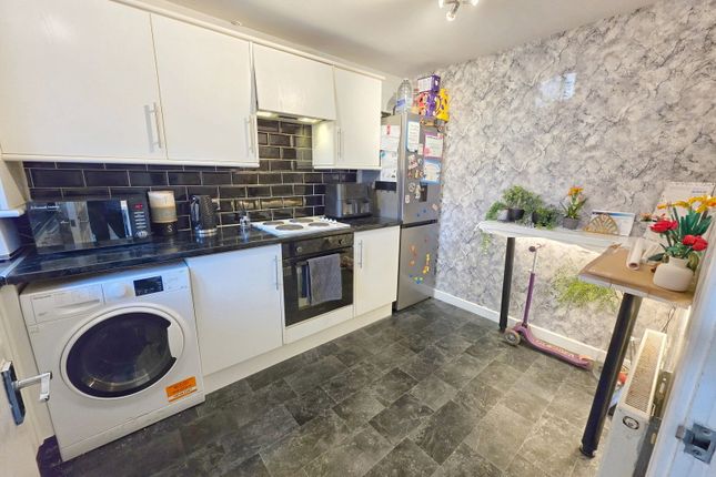 8, Cypress Road, Barnsley photo 4