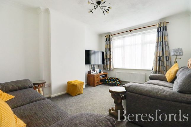 34, Thames Avenue, Essex photo 2
