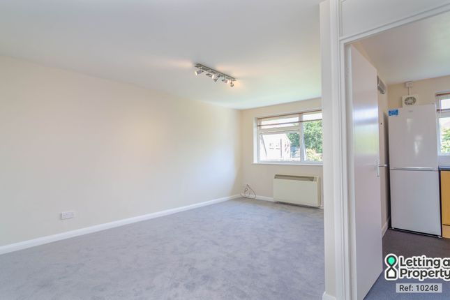5, Trevor Close, Harrow photo 2