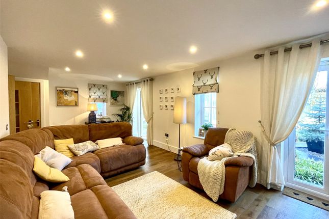 5, Gosling Close, Swindon photo 3