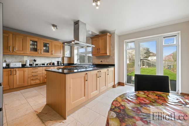 122 Carlton Avenue West, Wembley photo 4