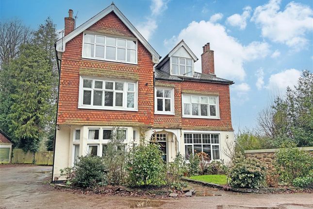 3-bed flat on Flat E, Monks Horton, Sandhurst Road, TUNBRIDGE WELLS, £190,000