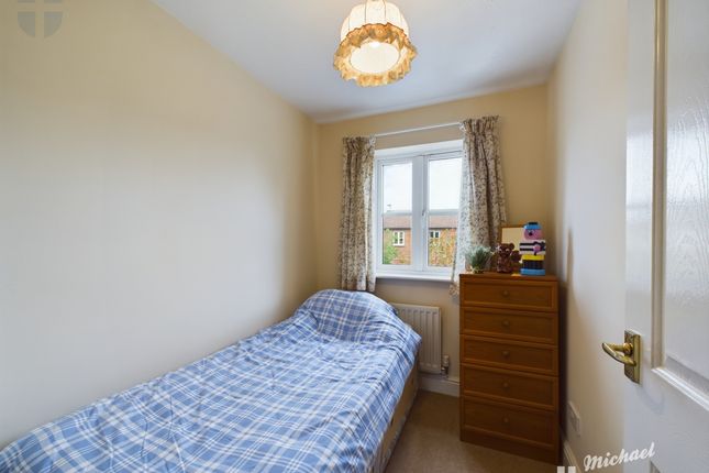Terraced house to rent in Windmill Close, Aylesbury