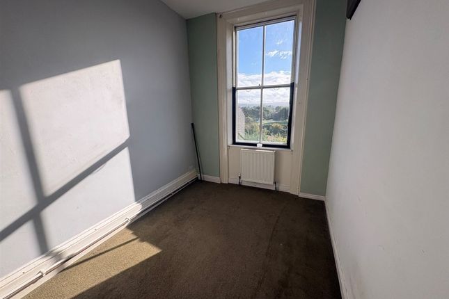 Flat 10, 3, Upgang Lane, WHITBY photo 3